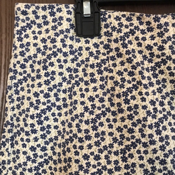 Classic Blues Collection Capris. Size 16 - Picture 3 of 8